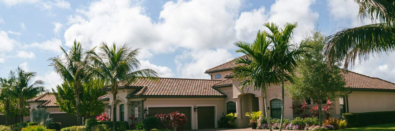 Dependable House & Apartment Cleaning Services in Acacia Villas, FL background