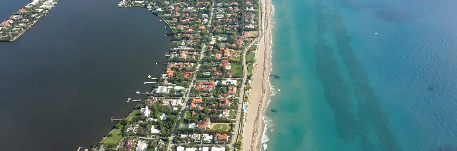 Sought-After House & Apartment Cleaning Services in Manalapan, FL background